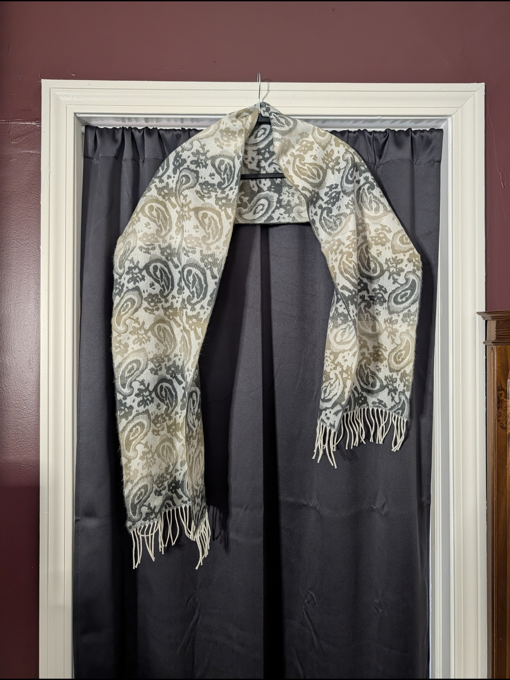 100% Cashmere Made In Scotland Paisley Fringe Striped Gray/Beige Knit Scarf